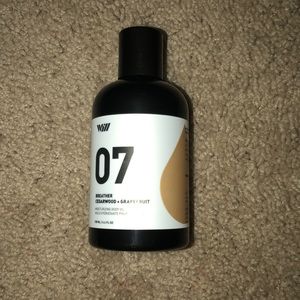 Moisturizing body oil